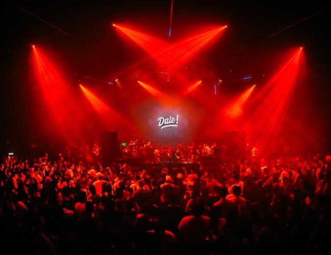 CAOS recebe muito tech house com BARJA e Bruno Furlan, e abraça a cultura MTG com Mulú