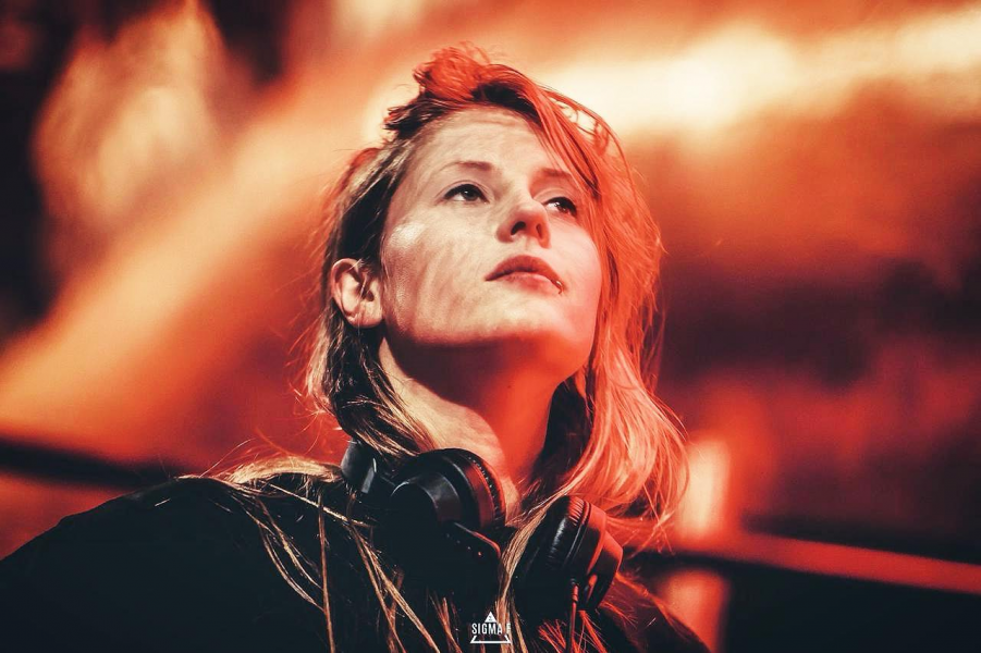 Charlotte De Witte lidera a lista do Alternative Top 100 DJs com o maior número de mulheres